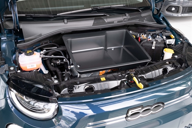  FRUNKCUTIE DEPOZITARE SUB CAPOTA MOTOR 500E 2020