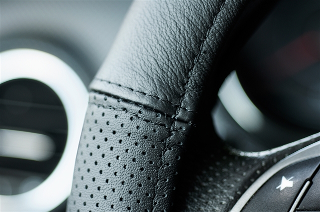  HUSA VOLAN DIN PIELE NATURALA SEMI PERFORATA DIAMETRU 37-39CM