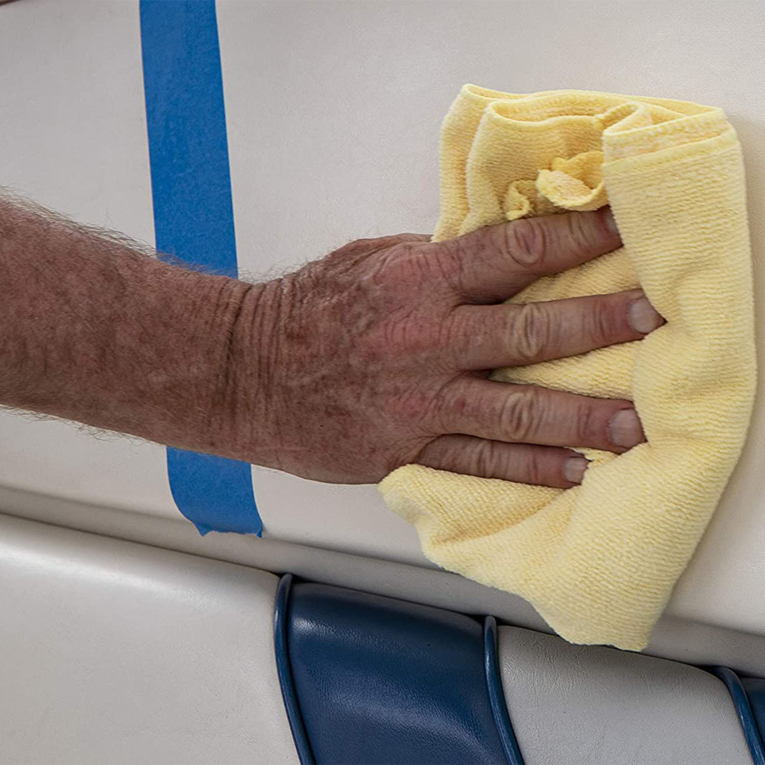  SOLTUIE CURATAT VINYL SI PLASTICE AMBARCATIUNI 473 ML VINYL & RUBBER CLEANER MEGUIARS