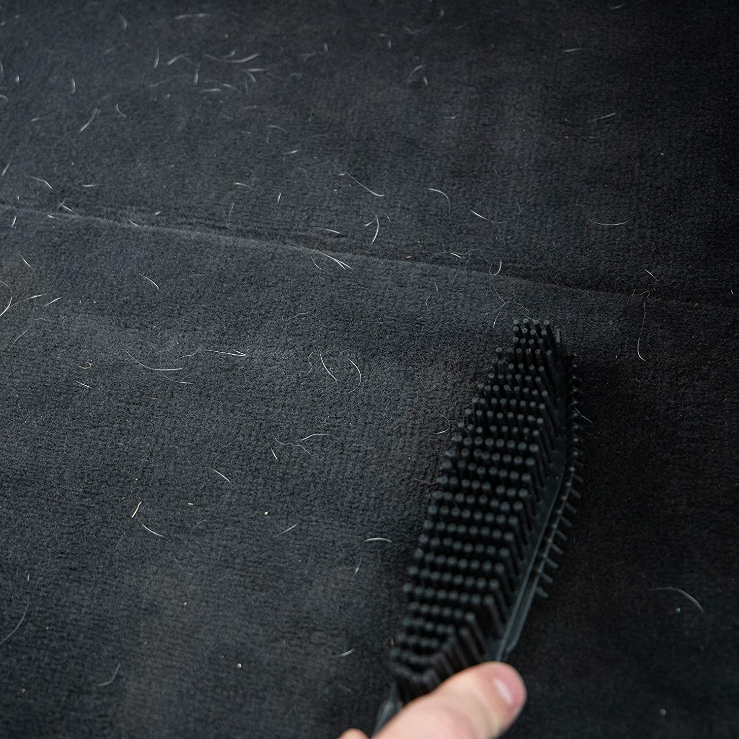  NBB HAIR AND FIBRE REMOVAL BRUSH - MEGUIARS